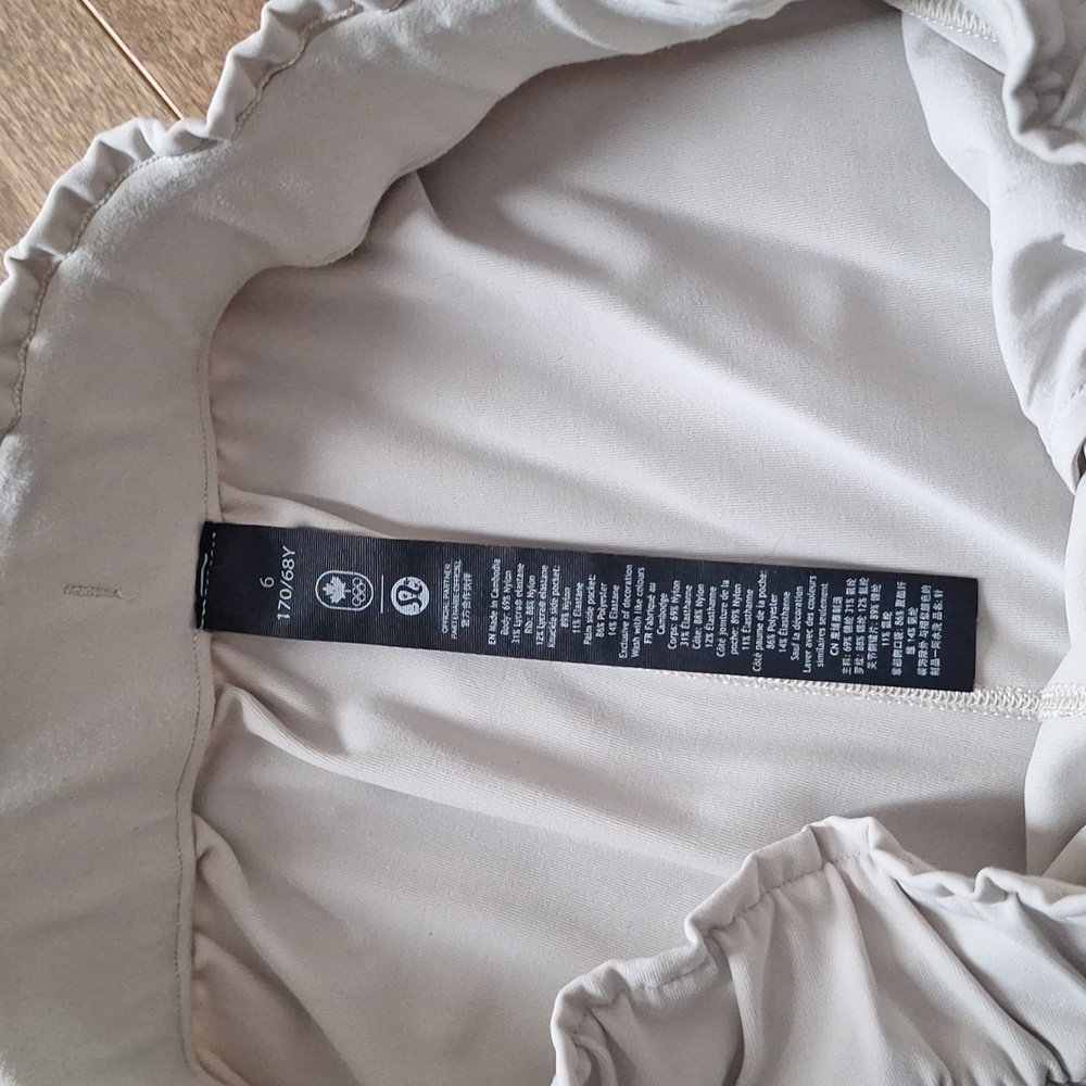 Rare Lululemon Team Canada Olympics pants - Picture 3 of 7